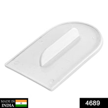 Cake decorating tool for smoothing icing and frosting